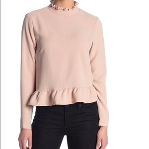 💕🆕 Feminine blush blouse